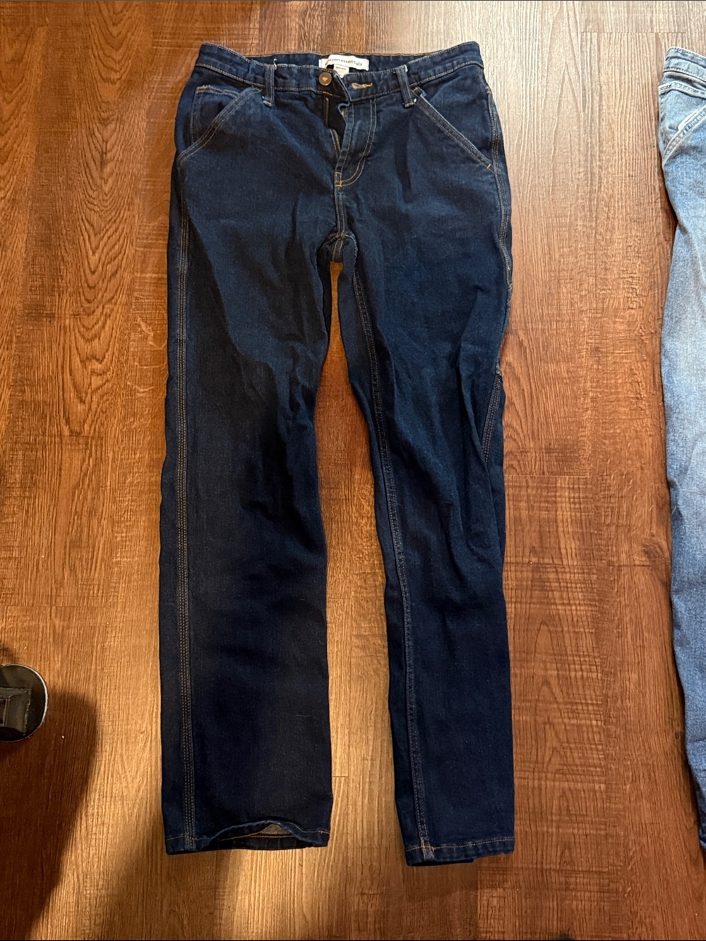 Amazon Essentials Men's Dark Blue Relaxed Jeans